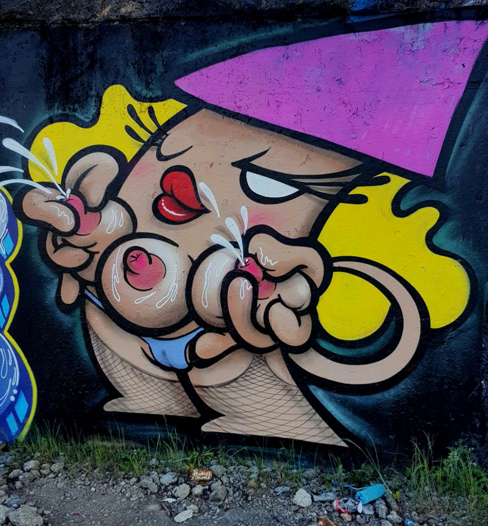 KBTR Sexy Kabouter met drie tieten graffiti Art Mural 
