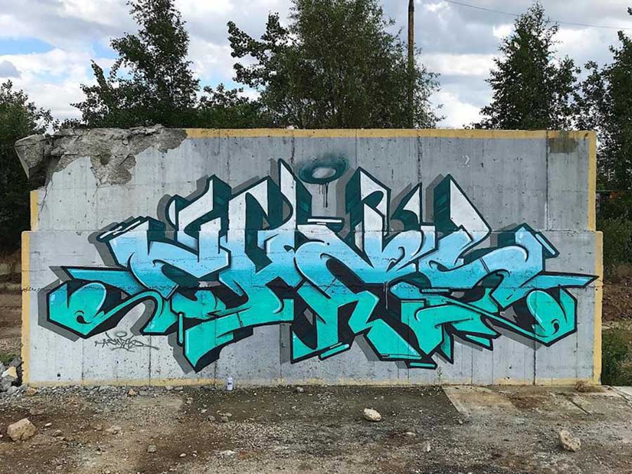 Ches graffiti mural green blue